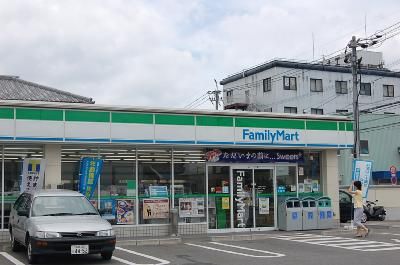 近くのファミリーマートまで375m(徒歩5分)