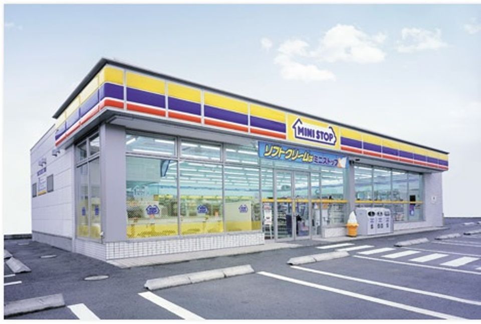 近くのミニストップ 名島2丁目店まで85m（徒歩2分）
