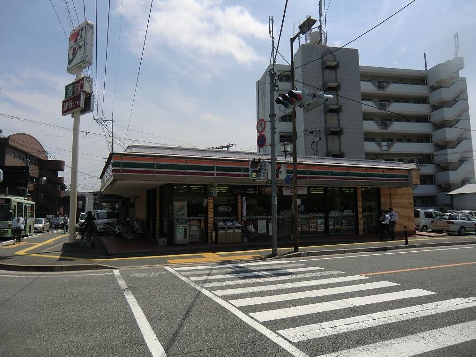近くのセブンイレブンまで250m（徒歩4分）