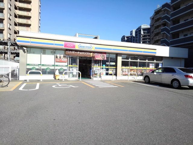 近くのミニストップ博多吉塚3丁目店まで6m（徒歩1分）