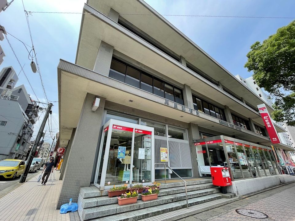 近くの早良郵便局まで553m（徒歩7分）