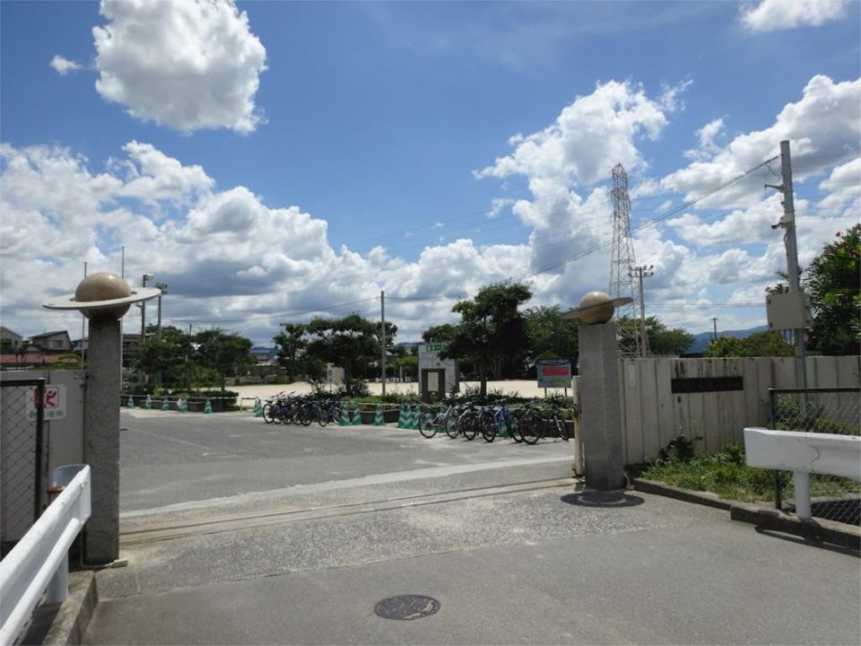 近くの大野城市立大城小学校まで421m（徒歩6分）
