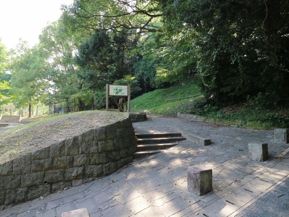 近くの赤坂緑地まで1,083m（徒歩14分）
