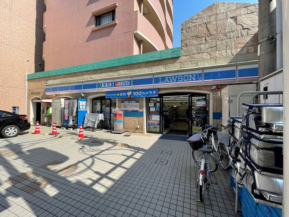 近くのローソン 福岡西新五丁目店まで74m（徒歩1分）