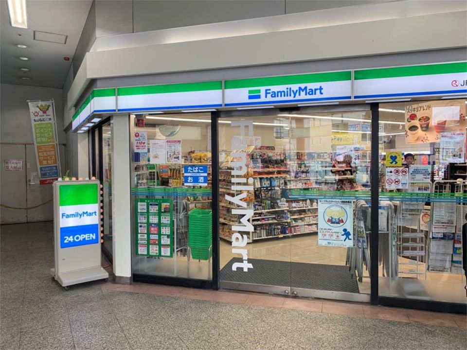 近くのファミリーマート JR香椎駅店まで519m（徒歩7分）