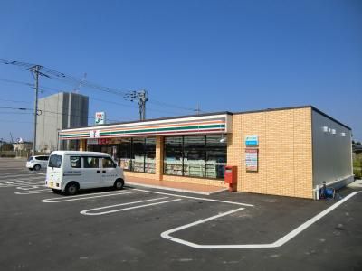 近くのセブンイレブン 新宮中央駅前店まで676m（徒歩9分）