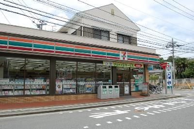 近くのセブンイレブンまで450m（徒歩6分）