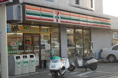 近くのセブンイレブンまで350m（徒歩5分）
