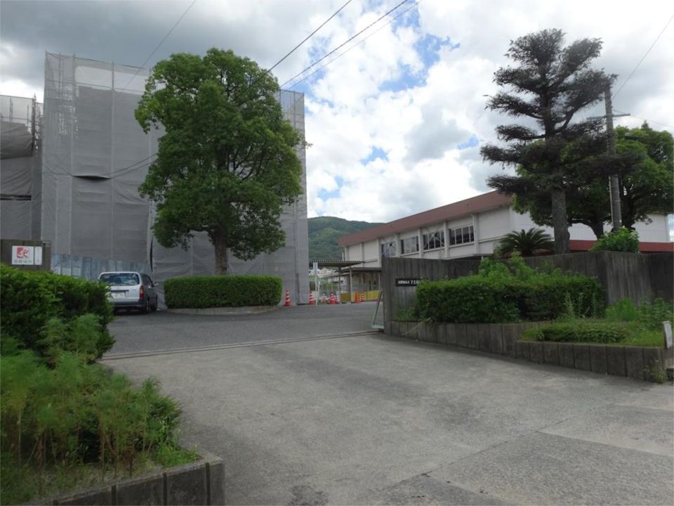 近くの大野城市立下大利小学校まで932m（徒歩12分）