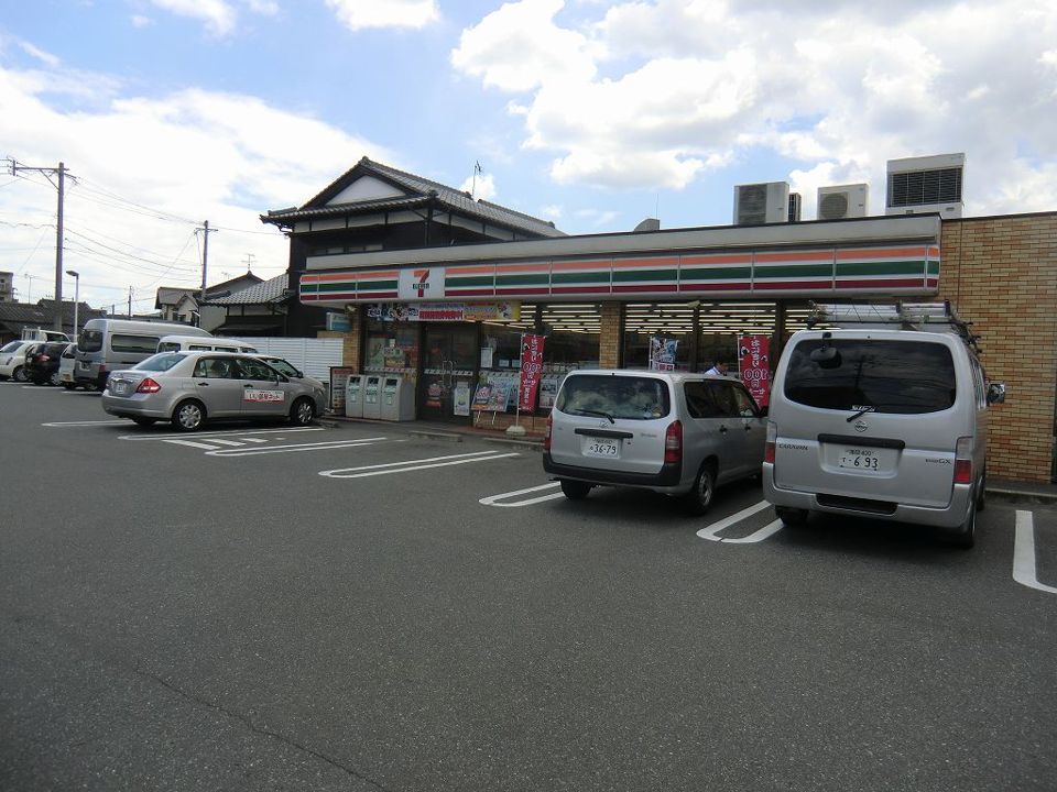 近くのセブンイレブン筑紫野湯町店まで390m（徒歩5分）