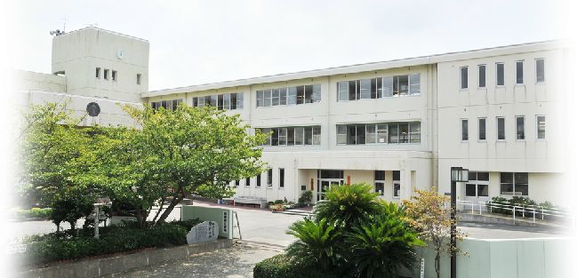 近くの福津市立神興東小学校まで577m（徒歩8分）