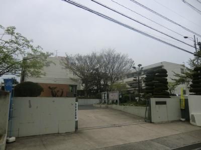 近くの福津市立福間東中学校まで1,659m（徒歩21分）