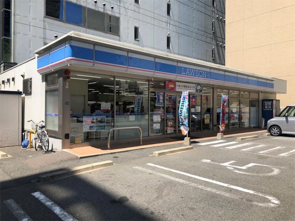 近くのローソン 博多駅東三丁目店まで33m（徒歩1分）