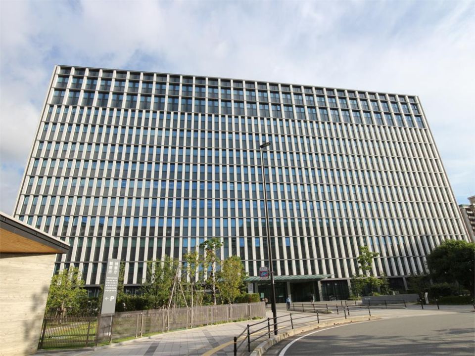 近くの福岡裁判所まで479m（徒歩6分）