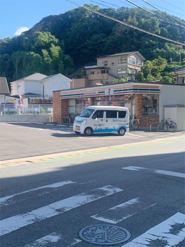 近くのセブンイレブン 福岡小笹2丁目店まで728m（徒歩10分）