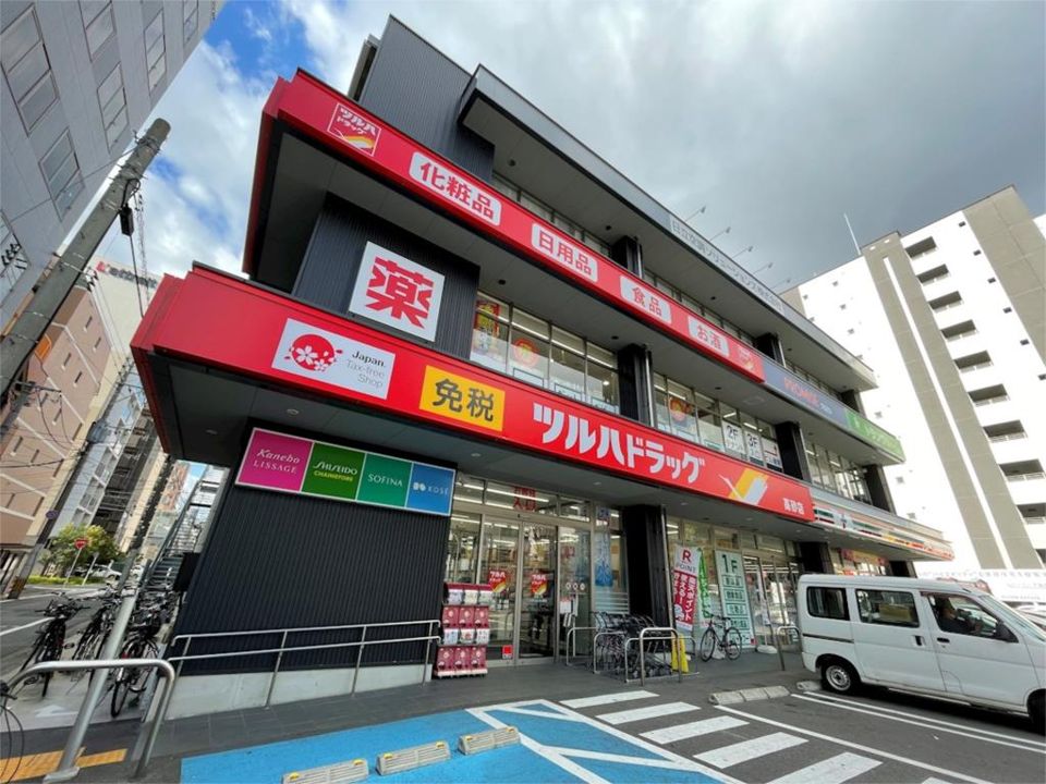 近くのツルハドラッグ 高砂店まで387m（徒歩5分）