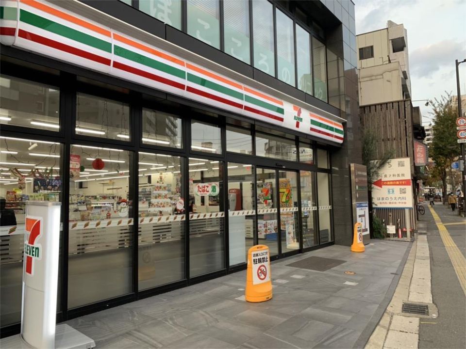 近くのセブンイレブン 福岡六本松店まで493m（徒歩7分）