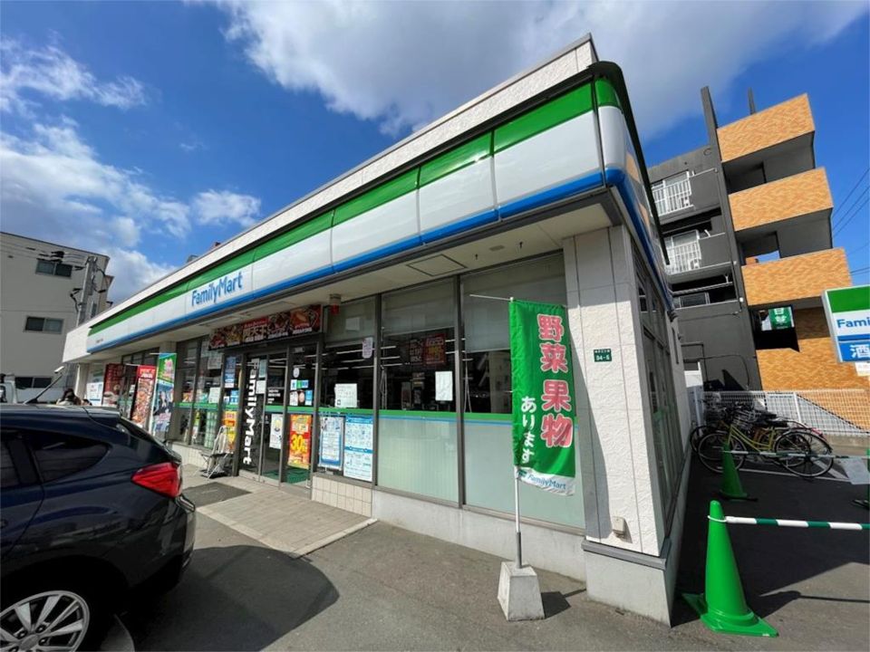 近くのファミリーマート 福岡井尻六ツ角店まで154m（徒歩2分）