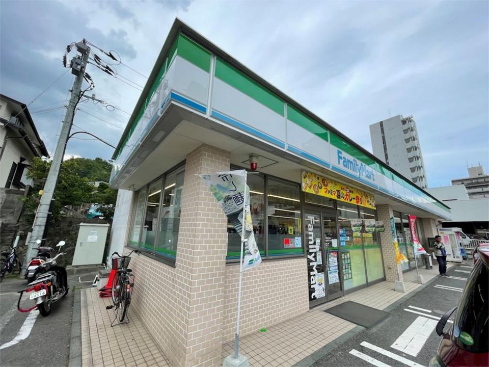 近くのファミリーマート 早良昭代1丁目店まで409m(徒歩6分)