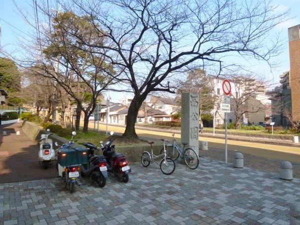 近くの西公園まで514m（徒歩7分）