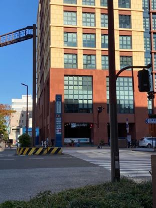 近くのサニー呉服町店まで570m（徒歩8分）
