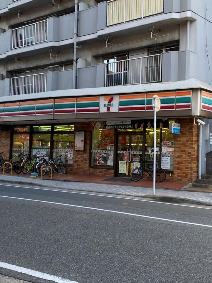 近くのセブンイレブン 博多築港店まで619m（徒歩8分）