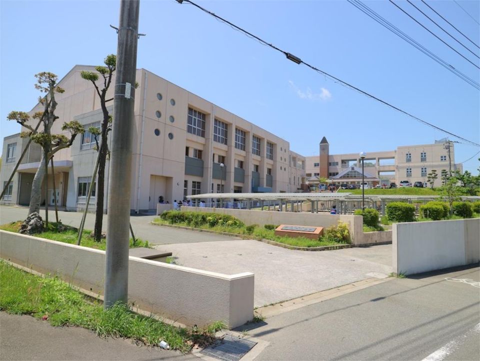 近くの宗像市立中央中学校まで1,029m（徒歩13分）