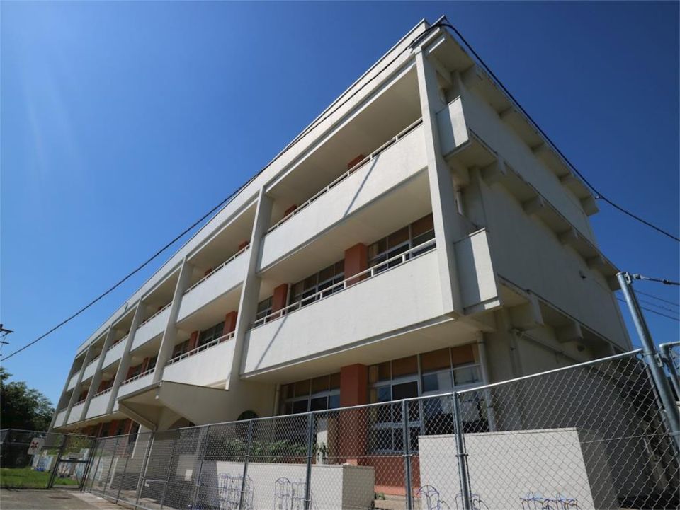 近くの宗像市立南郷小学校まで858m(徒歩11分)