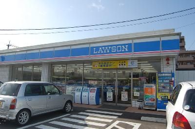近くのローソンまで350m（徒歩5分）
