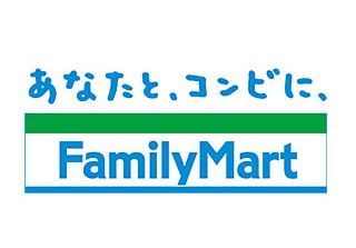 近くのファミリーマートまで65m（徒歩1分）