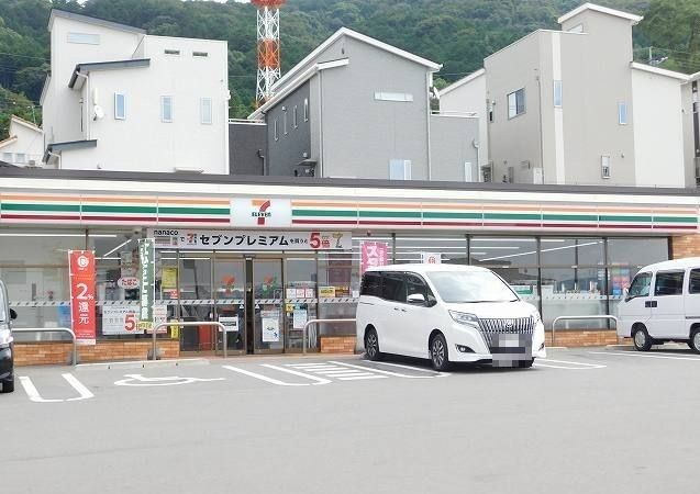 近くのセブンイレブンまで180m（徒歩3分）