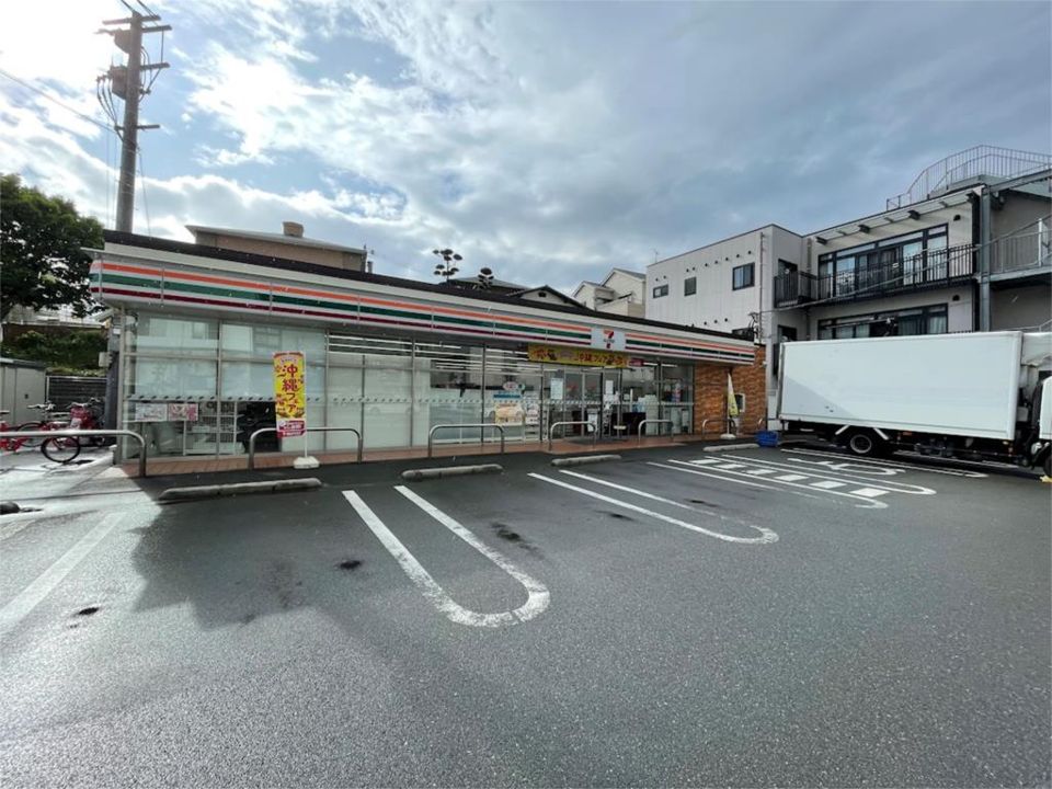 近くのセブンイレブン 福岡長丘1丁目店まで381m（徒歩5分）