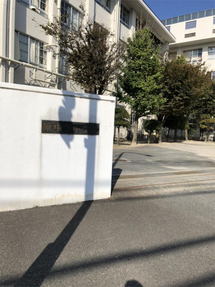 近くの福岡市立原中央中学校まで538m（徒歩7分）