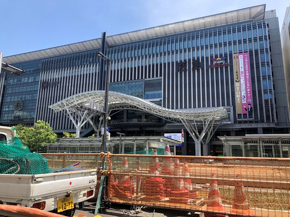 近くの博多阪急まで799m（徒歩10分）