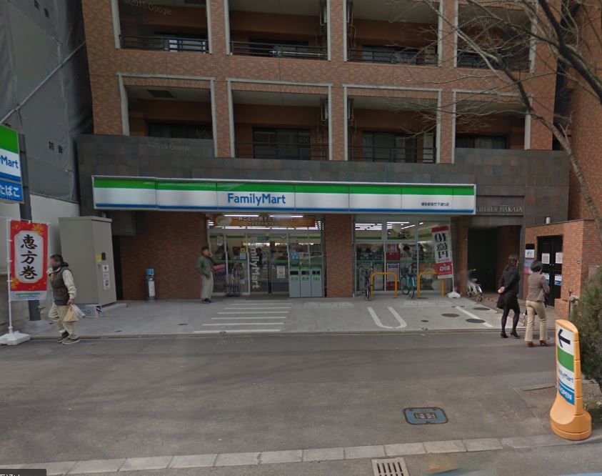 近くのファミリーマート 博多駅南竹下通り店まで98m(徒歩2分)