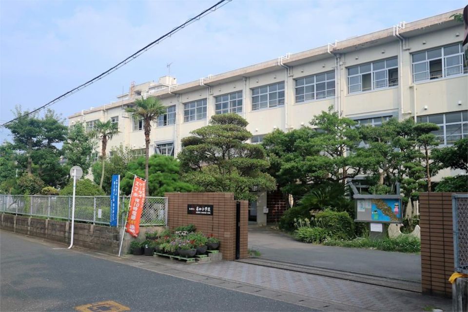 近くの福岡市立席田小学校まで1,448m（徒歩19分）