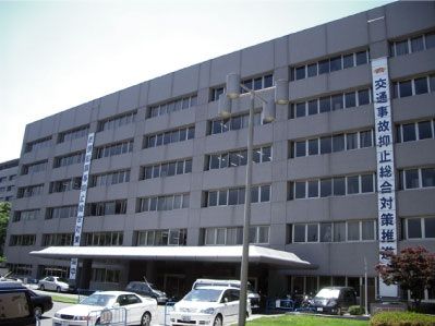 近くの福岡県警察本部まで1,366m(徒歩18分)