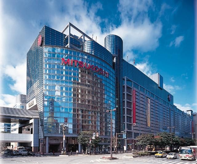 近くの福岡三越まで707m（徒歩9分）