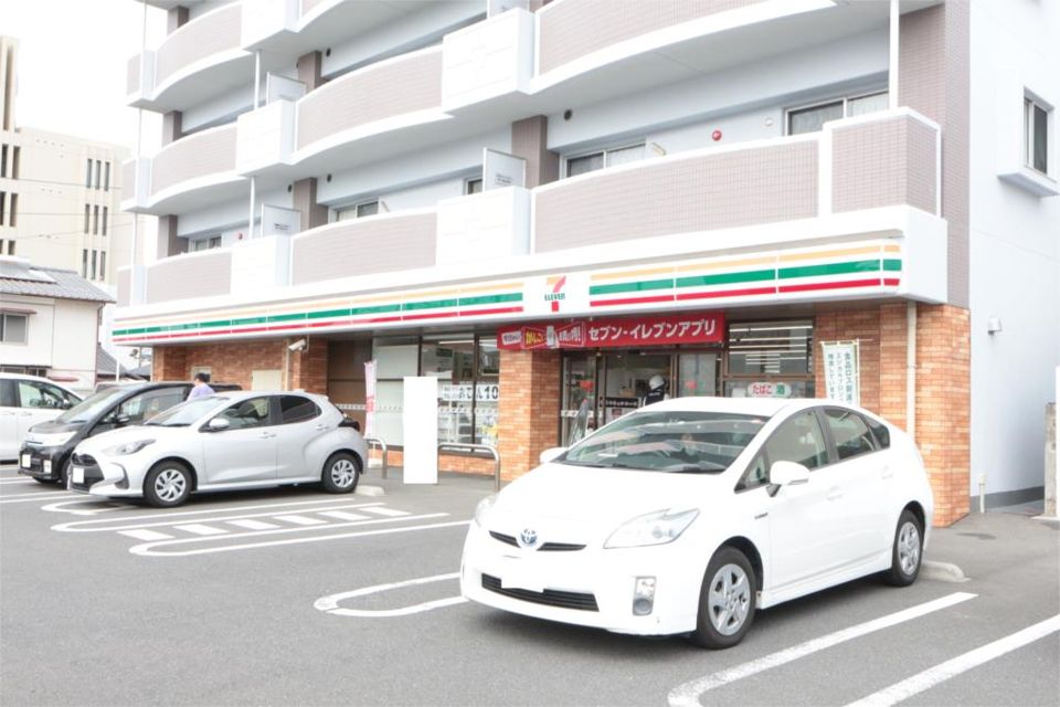 近くのセブンイレブン 古賀千鳥2丁目店まで653m（徒歩9分）