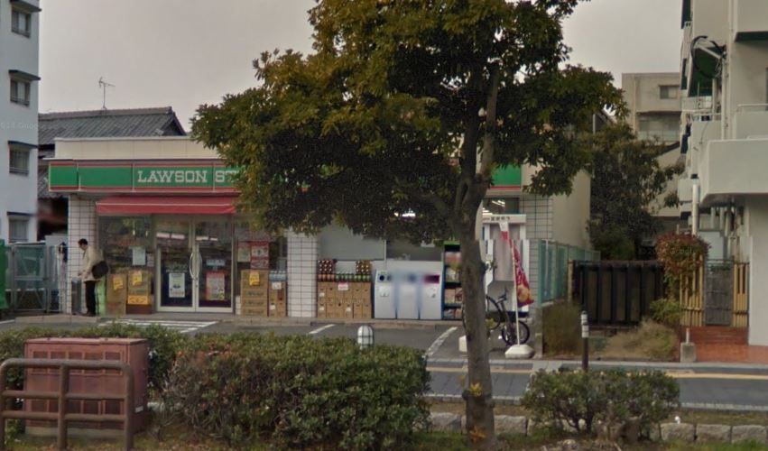 近くのローソンまで301m（徒歩4分）