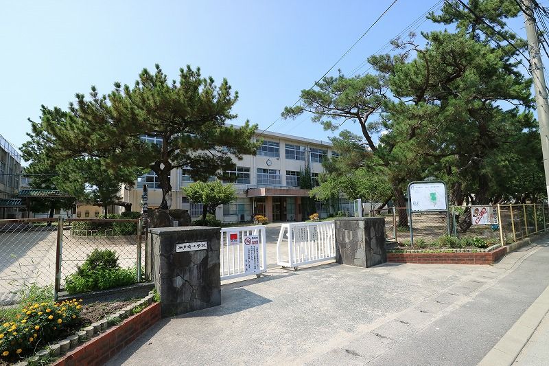 近くの福岡市立西戸崎小学校まで804m（徒歩11分）
