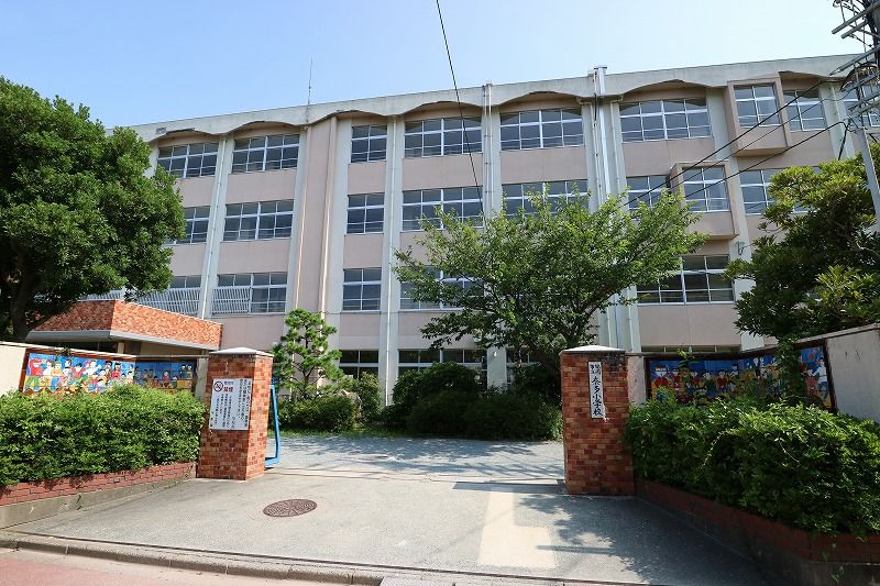 近くの福岡市立奈多小学校まで894m(徒歩12分)