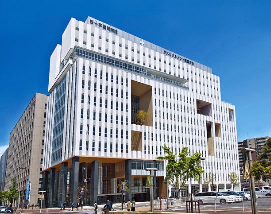 近くの桜十字福岡病院まで495m(徒歩7分)