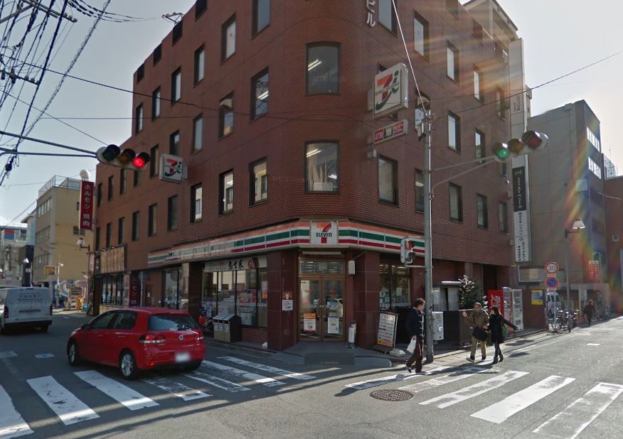 近くのセブンイレブン 博多店屋町店まで18m（徒歩1分）