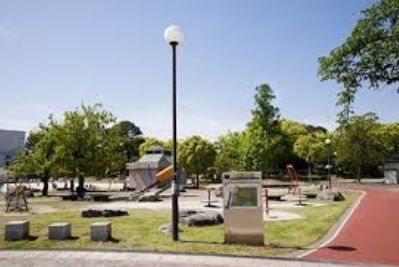 近くの山王公園まで700m（徒歩9分）