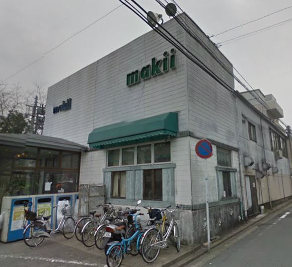 近くのマキイ山荘通り店まで477m（徒歩6分）