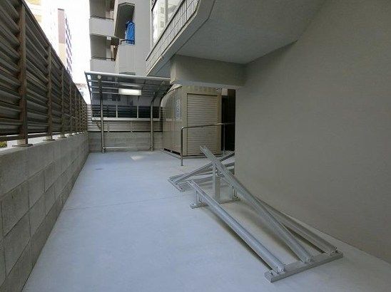 近くの福岡市立平尾小学校まで836m(徒歩11分)