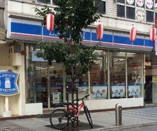 近くのローソンまで12m（徒歩1分）