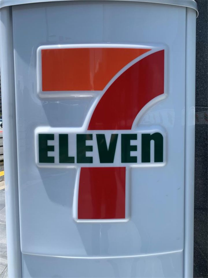 近くのセブンイレブン 福岡荒江3丁目店まで591m（徒歩8分）