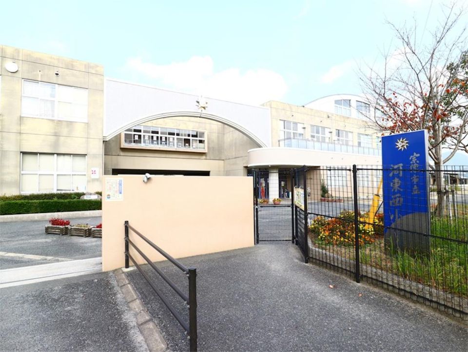 近くの宗像市立河東西小学校まで1,455m(徒歩19分)